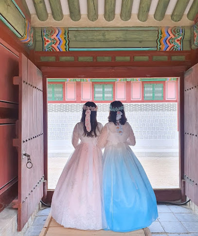 Doryeongassi Gyeongbokgung Palace Hanbok Rental, Seoul