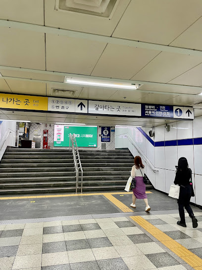 Dongdaemun Underground Shopping Center, Seoul