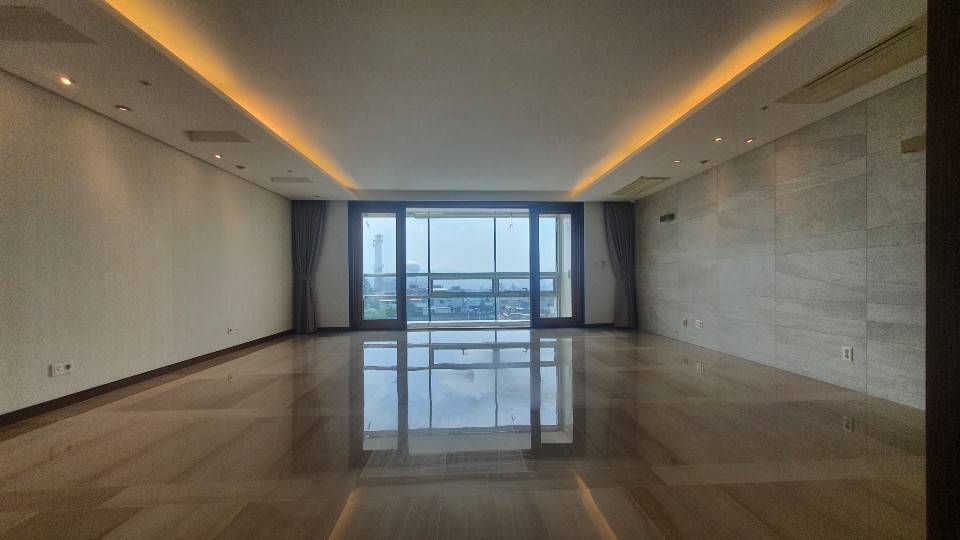 Hometown Realty, Seoul
