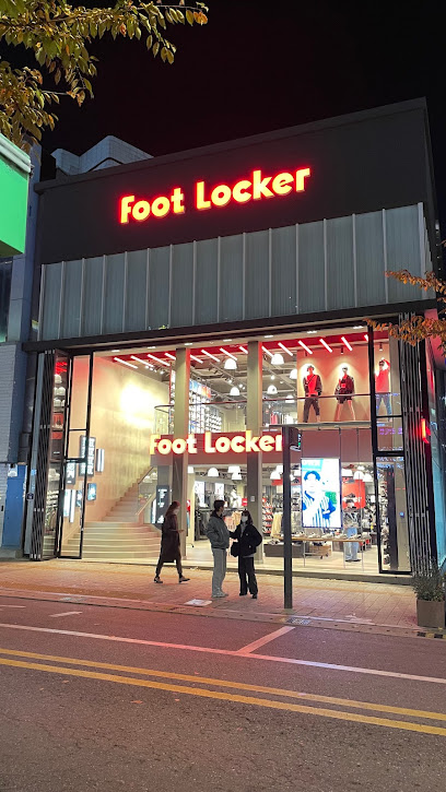 풋락커 신촌(Foot Locker Sinchon), Seoul