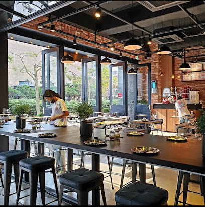 Gino’s NY Pizza Itaewon 지노스 피자 이태원, Seoul