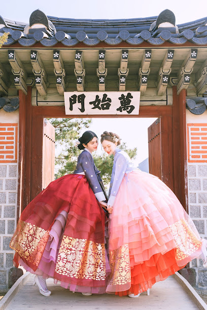 한복남 프리미엄점 Hanboknam premium hanbok rental shop, Seoul