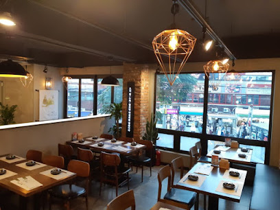Hong's Makgeolli, Seoul