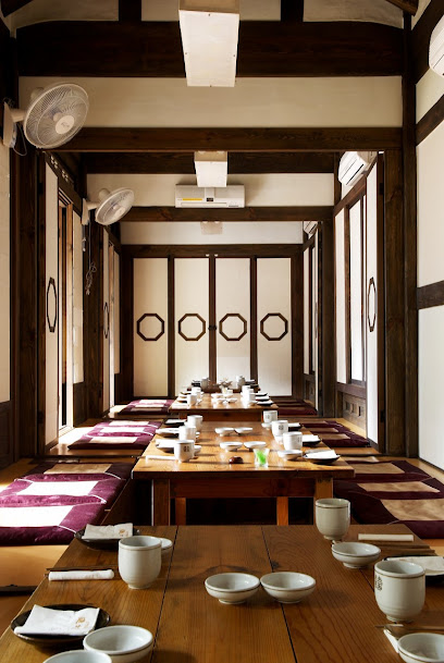 Jinsa Daek Myeongdong, Seoul
