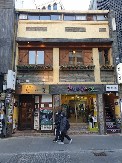 Traditional Teahouse Insadong, Seoul