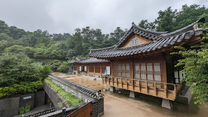 Chungwoon Literature Library